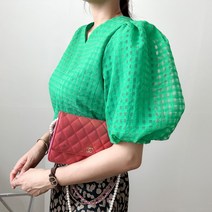 반소매 하트넥 블라우스