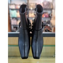 바네사브루노 / 블랙 스트랩장식 양가죽 캐주얼부츠 VKSO0F981BK(1373233)