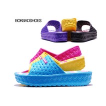 발걸음이 가벼운 여성 무지개 통굽슬리퍼