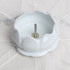白瓷米燭台, 1個