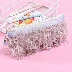 보송보송 깃털 송송 쓰다듬고 싶은 사각 파우치