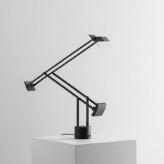 포함 아르떼미데 티지오 50 블랙 테이블 램프 심플하고 매력적인 디자인 집 분위기 전환