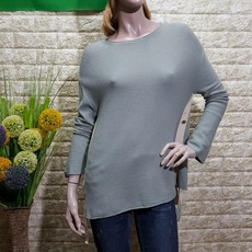 베네통 사이드라인에 독특한 끈장식으로 포인트를준 내추럴한 니트입니다