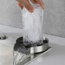 54. 싱크대 고압 세척기 - 주부들이 설치하고 싶은 주방용품 1위