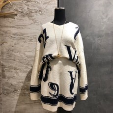 보브 V넥 레터링 니트 티셔츠