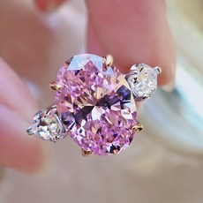 핑크모이사나이트