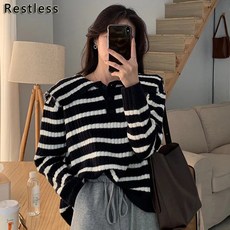 Restless게으른 스타일 흑백 스트라이프 니트 스웨터 탑 초가을 새로운 느슨한 아우터 착용 연꽃 잎 칼라 여성용 스웨터