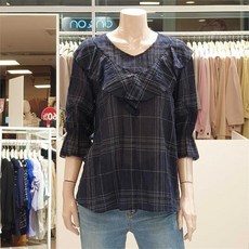 온앤온 브이넥 체크아사 블라우스 NW8AB140