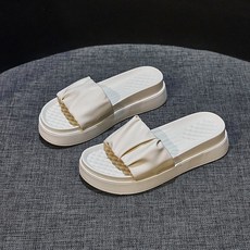 3b3298f505dc1639deb97af5c378a6051bd1d1e54e886077cc33d52f01c8.jpg