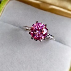 핑크모이사나이트