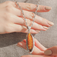 호박보석목걸이