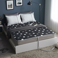 06b3cc317b3844fbafc03376be7ce06664ba6f6cb96f17a96ef72e497da4.jpg