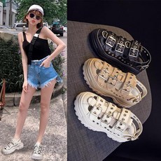 2019 여자 여름 샌들 가죽 여름 샌들 여성의 두꺼운 바닥에 조수 케이크 그물 슈퍼 화재 오래된 신발 리벳 발가락 모자 로마 신발