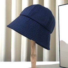 블랙 벙거지 레쉬가드 트렌드 여성 얼굴가리기 쌩얼 얼굴이 작아 보인다 인싸템 클로슈햇 버킷햇