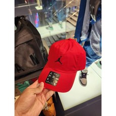 [국내매장] 나이키 NIKE 조던 클럽 언스트럭처 커브 빌 볼캡 레드 HQ1963-687