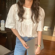 레이스펀칭블라우스