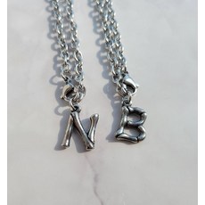 써지컬스틸알파벳