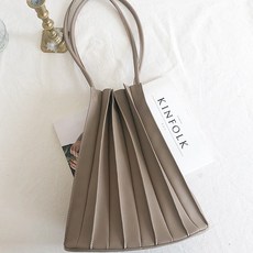 자노티 가죽 플리츠 숄더 버킷백