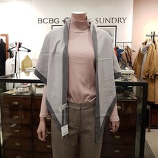 BCBG 비씨비지 니트 머플러@@0 삼각니트 배색 머플러_B0D0A402
