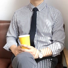투블럭 네이비 스트라이프 셔츠