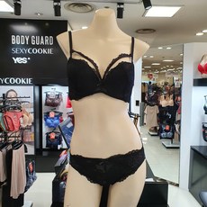 섹시쿠키 블랙 스완 레이스 브라와 레이스 팬티 세트