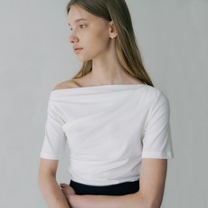 아워코모스 comos 683 pin tuck off shoulder T-shirt (white)