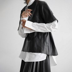 페이퍼문 백 플리츠 디테일 비건 레더 블라우스