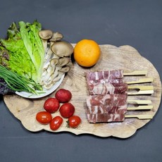 골든램 어깨살 연한 살코기를 대나무 꼬치에 끼운 양꼬치 210g, 1개
