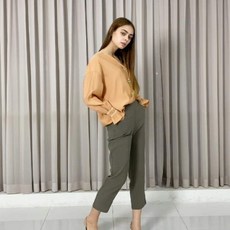 코인코즈 장식 단추 브이넥 긴 소매 블라우스에요~