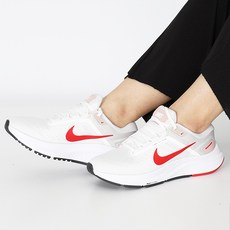 나이키에어줌스트럭처24