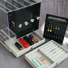 목걸이쇼케이스