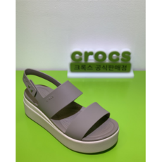 크록스 브루클린 로우 웨지 샌들(206453)