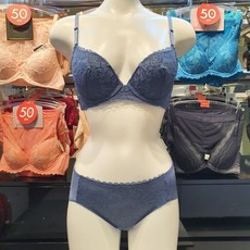 0926290b540d4e91aed6cbc95e4ec74db3a9ea1e6837c5ad2f00f1d6a09e.jpg