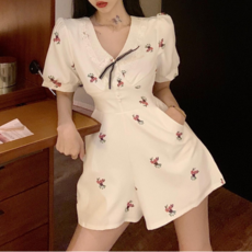 러블리트 63YF6PF2 여성 여름 반팔 퍼프 레이스 카라 브이넥 반바지 점프수트