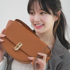 제이에스티나 이유비 가방 JOELLE EASY MD 새들백 탄 브라운 JHNCHE0BS920TA980