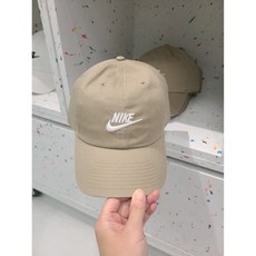 [국내매장] [당일발송] 나이키 NIKE 클럽 언스트럭처드 퓨추라 워시 볼캡﻿ 카키 화이트 FB5368-247