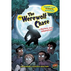 (영문도서) The Werewolf Chase: A Mystery about Adaptations Paperback, Graphic Universe (Tm), English, 9780761385424