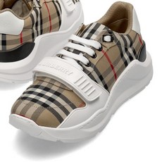 버버리캔버스화