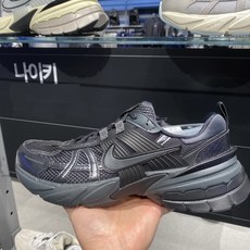  국내매장 나이키 V2K런 블랙 올검 발편한 운동화 
