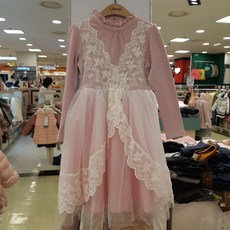 치크 부평점 엘사 원피스 놓치면 후회 @@레이스가 사랑스럽고 러블리한 공주 우리공주가 입으면 정말 예뻐~~