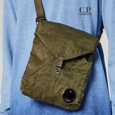 CP컴퍼니 20FW GARMENT 다이드 사틴렌즈 크로스백 IG