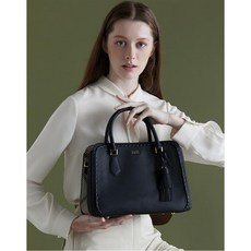 닥스 악세서리 여성 19FW 블랙 가죽 체크 테슬장식 토트백 DCBA9F294BK