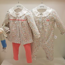 아가방 70% 겨울 베이비페어! 보들한 무형광 실내복 상하세트+플라워 우주복도 같이 드리는 풀세트! 눈깜빡하면 품절 실내복 세트 배송중 케이스구김 있을 수 있어요