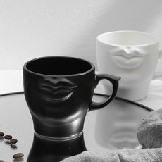 커플 머그컵 커피잔 밀크 세라믹 아침 컵 개성 입체 입술 흑백 컵, 하얀색, 201-300ml, 1개