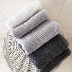 215e351588b1b45384a26a7ef42e8945c98f37f9aa884bc9b28a06296ab8.jpg