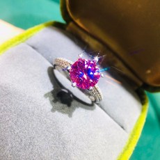 핑크모이사나이트