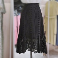 펀칭레이스스커트