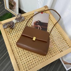 7c7c9cf68949bb26b8dc0fd33325ca07689e8e654462238694b92aed3323.jpg