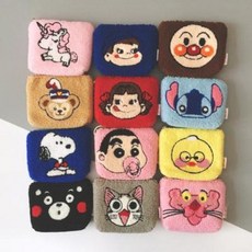 카드 포켓 일본 우유 2개지 않게 연출할 수 있게 지퍼 동전 지갑 ins 여동생 귀여운 캐릭터 동전 지갑 열쇠를 보아 가방을 들고 있다.