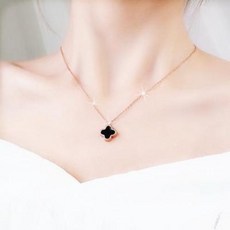 - 네잎 클로버 목걸이 내잎클로버 네잎클로버 네트레드 18K 로즈 골드 여 티타늄 스틸 펜던트 심플함